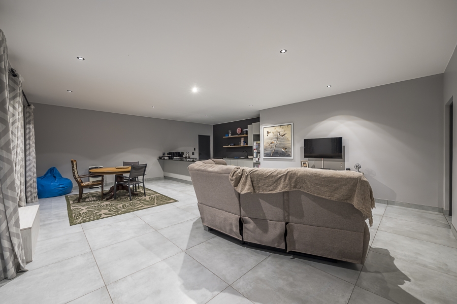 5 Bedroom Property for Sale in Island View Western Cape